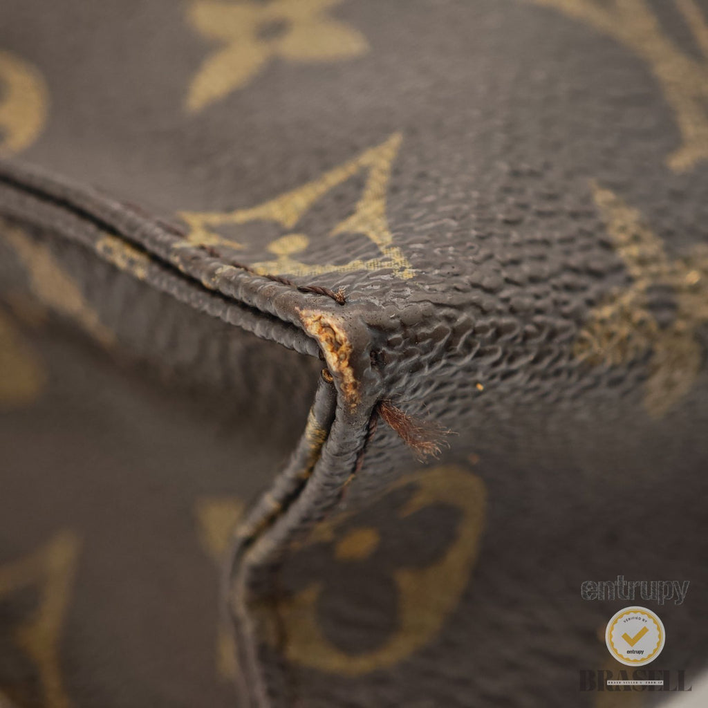 LOUIS VUITTON Poche Toilette 26 M47542 Clutch Bag Monogram 【ImportFeeFREE】