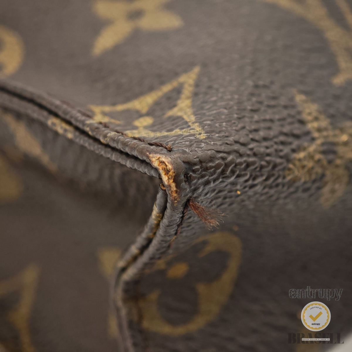 LOUIS VUITTON Poche Toilette 26 M47542 Clutch Bag Monogram 【ImportFeeFREE】