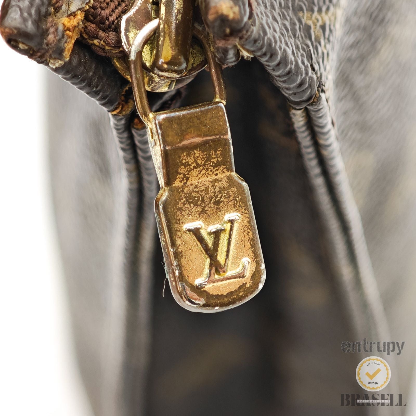 LOUIS VUITTON Poche Toilette 26 M47542 Clutch Bag Monogram 【ImportFeeFREE】