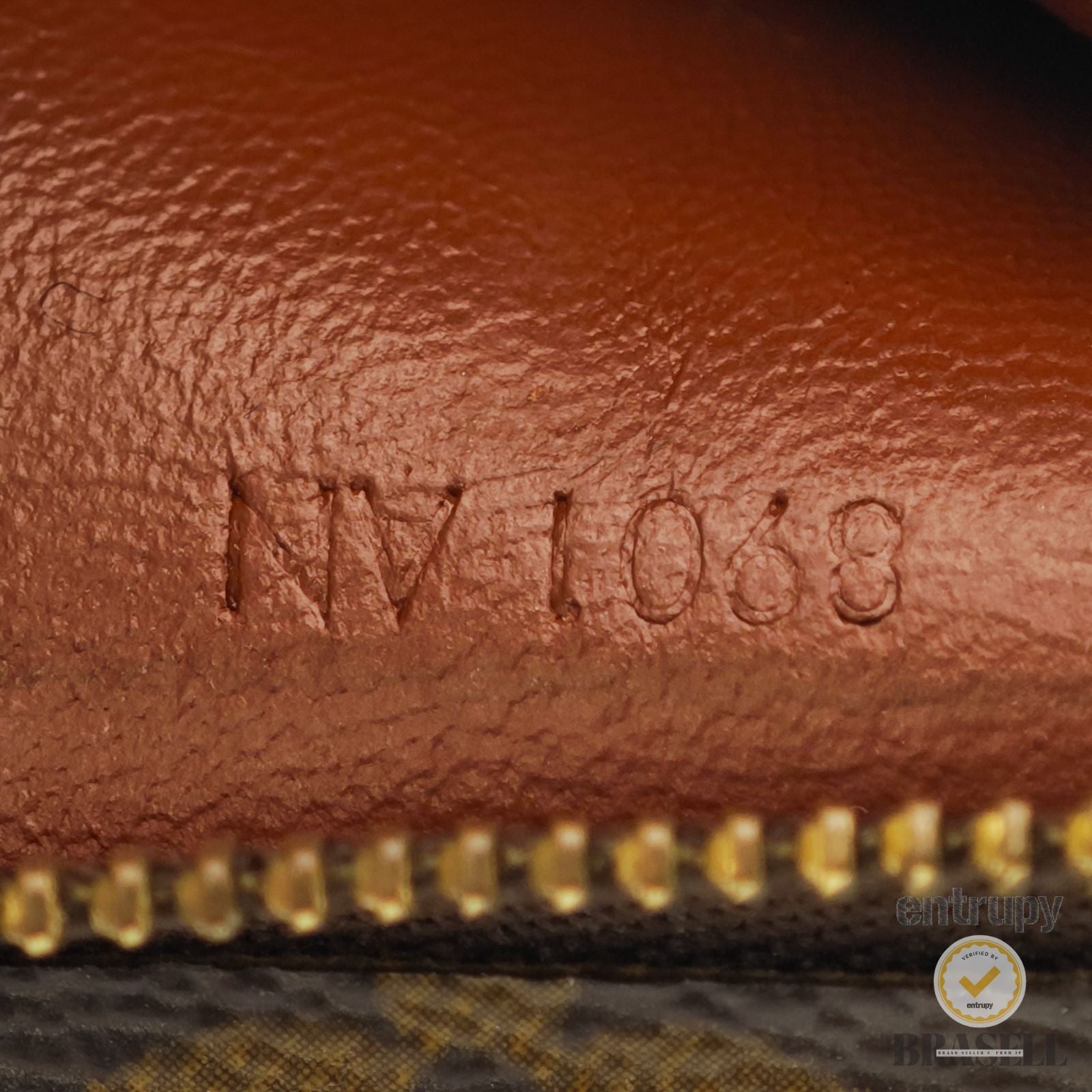 LOUIS VUITTON Poche Toilette 26 M47542 Clutch Bag Monogram BN 【ImportFeeFREE】