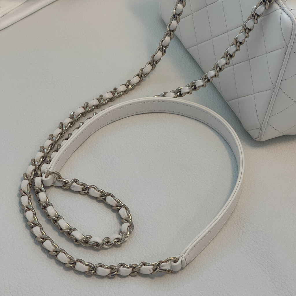 Last Sale CHANEL matelasse lambskin Chein Shoulder 24S White  Crossbody Bag 【SS】
