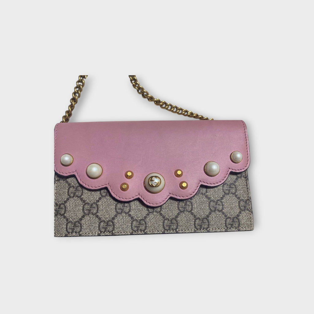 Gucci Pearl Scallop Chain Wallet with GG Pattern Leather