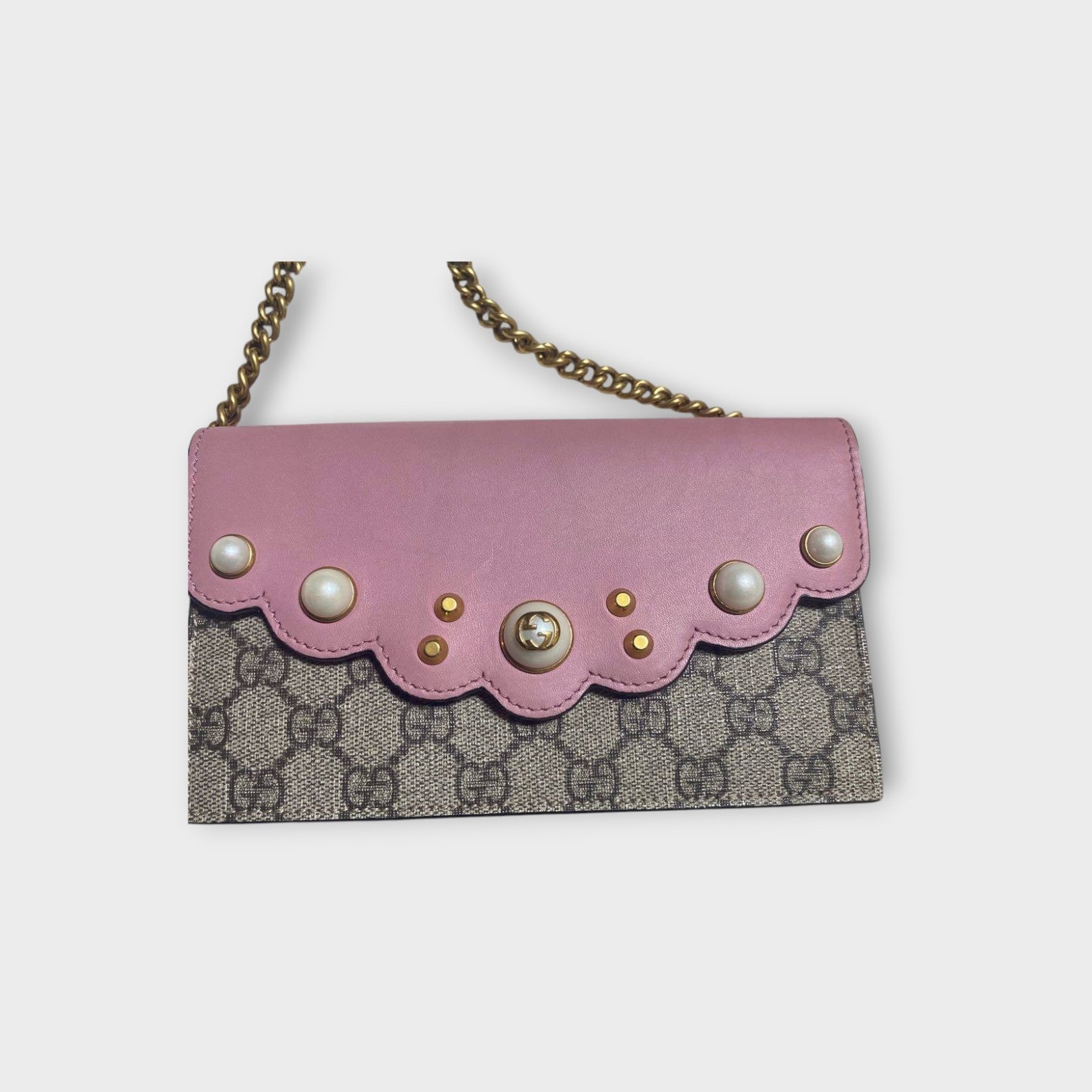 Gucci Pearl Scallop Chain Wallet with GG Pattern Leather