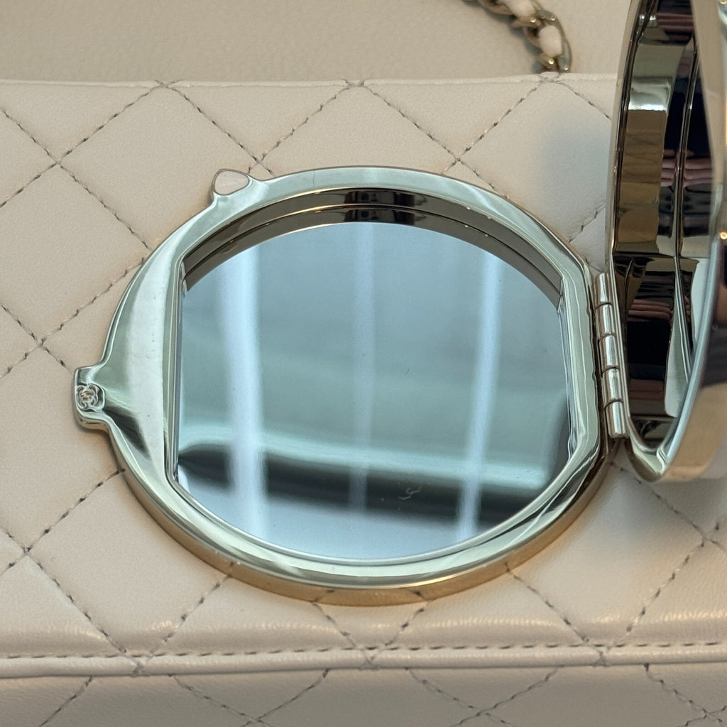 Last Sale CHANEL matelasse lambskin Chein Shoulder 24S White  Crossbody Bag 【SS】
