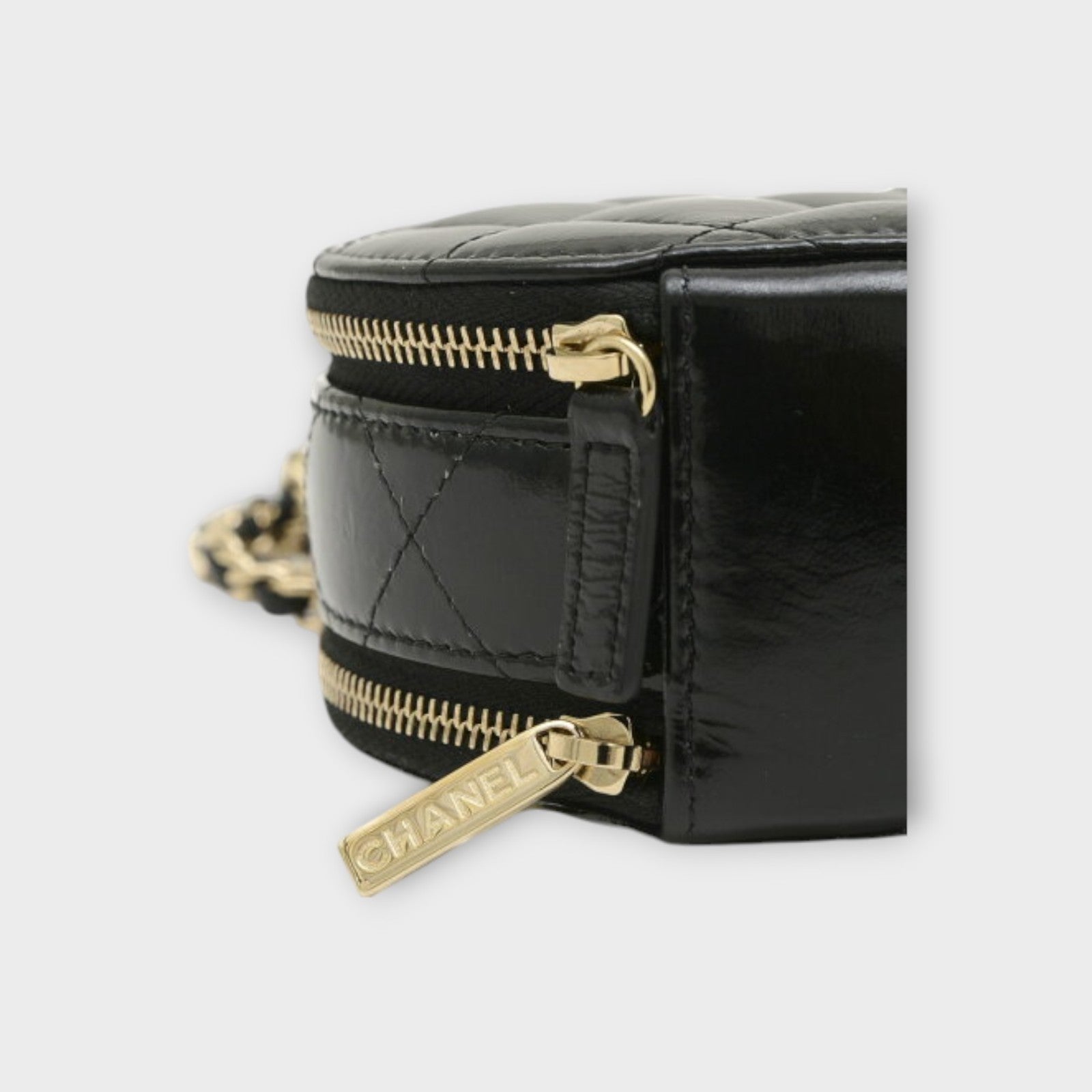 Chanel Matelasse Round Chain Shoulder Bag in Calfskin Black AP2502