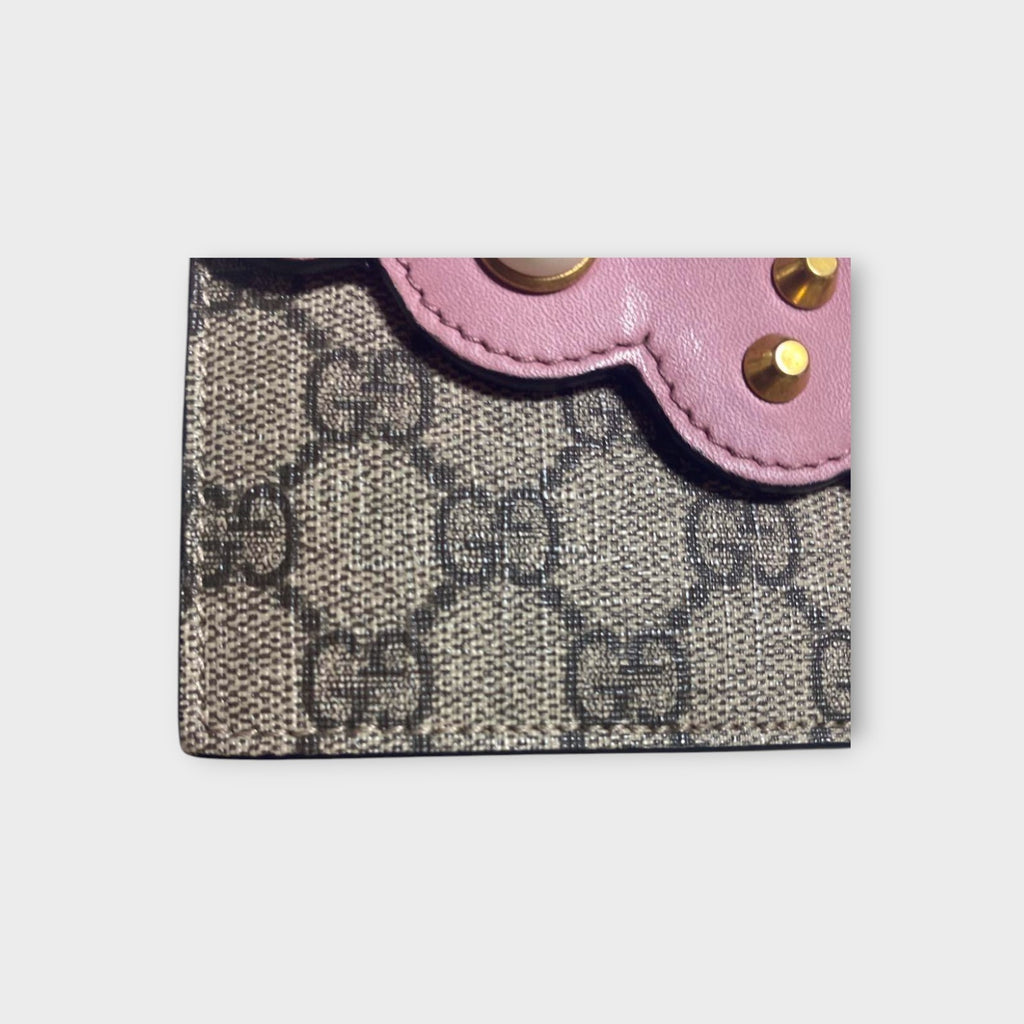 Gucci Pearl Scallop Chain Wallet with GG Pattern Leather