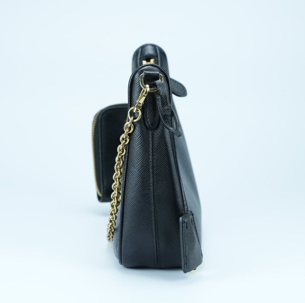 Prada Re-Edition 2005 Saffiano Leather Shoulder Bag in Black with Gold Hardware