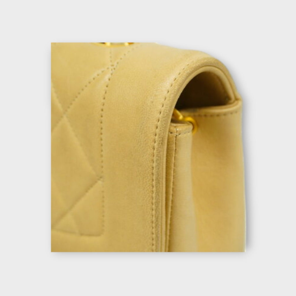 CHANEL Matelasse chain shoulder shoulder bag Diana. lambskin