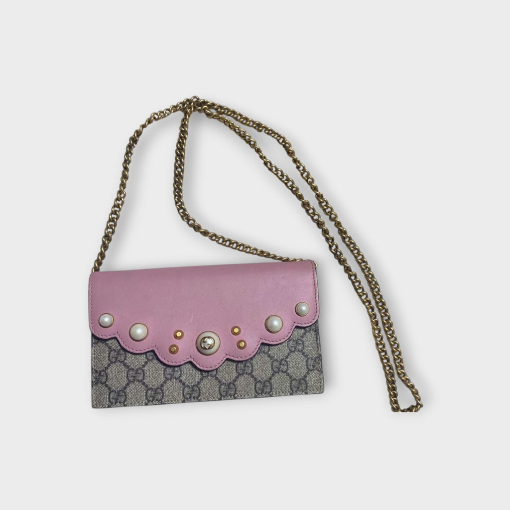 Gucci Pearl Scallop Chain Wallet with GG Pattern Leather