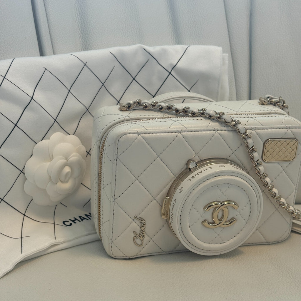 Last Sale CHANEL matelasse lambskin Chein Shoulder 24S White  Crossbody Bag 【SS】