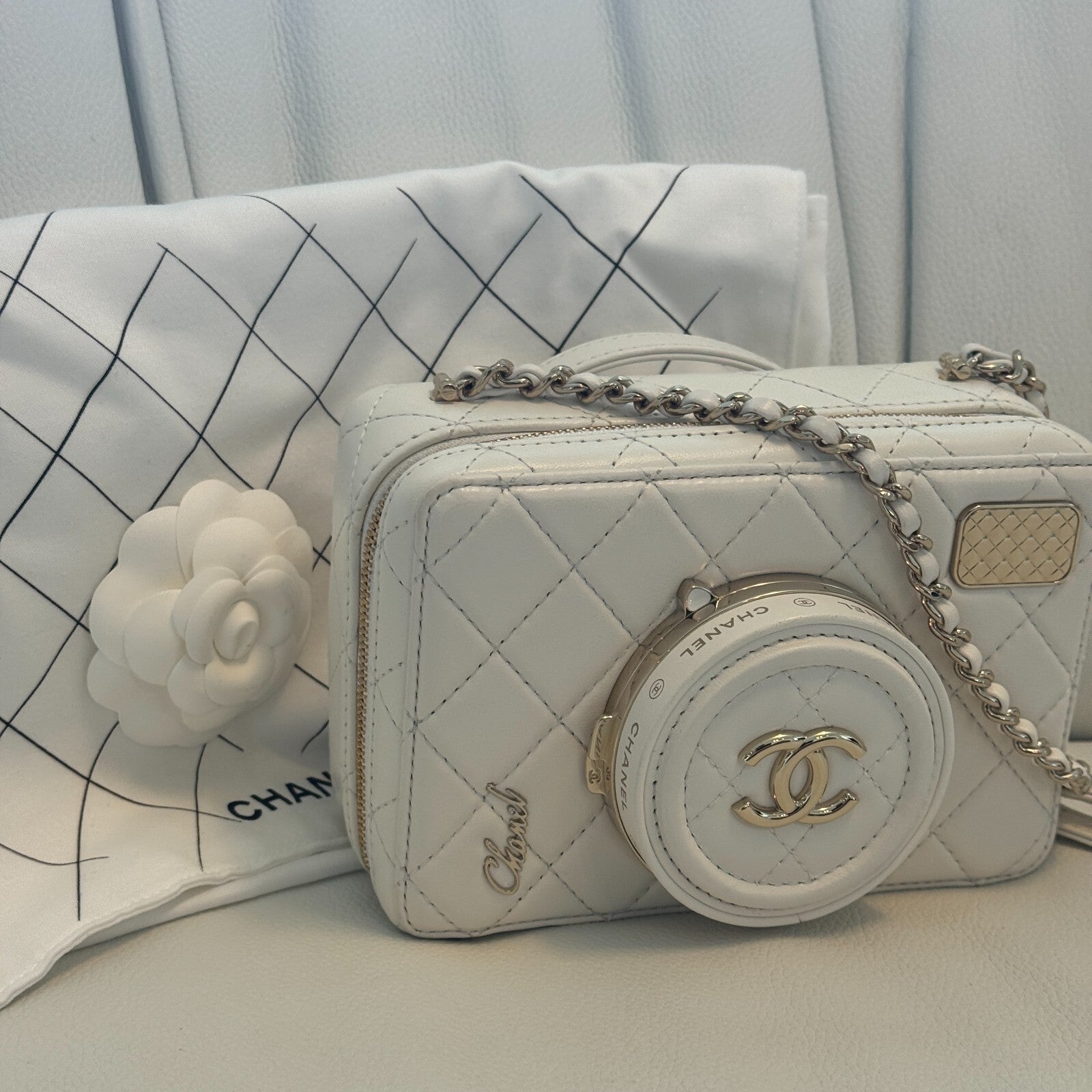 Last Sale CHANEL matelasse lambskin Chein Shoulder 24S White  Crossbody Bag 【SS】