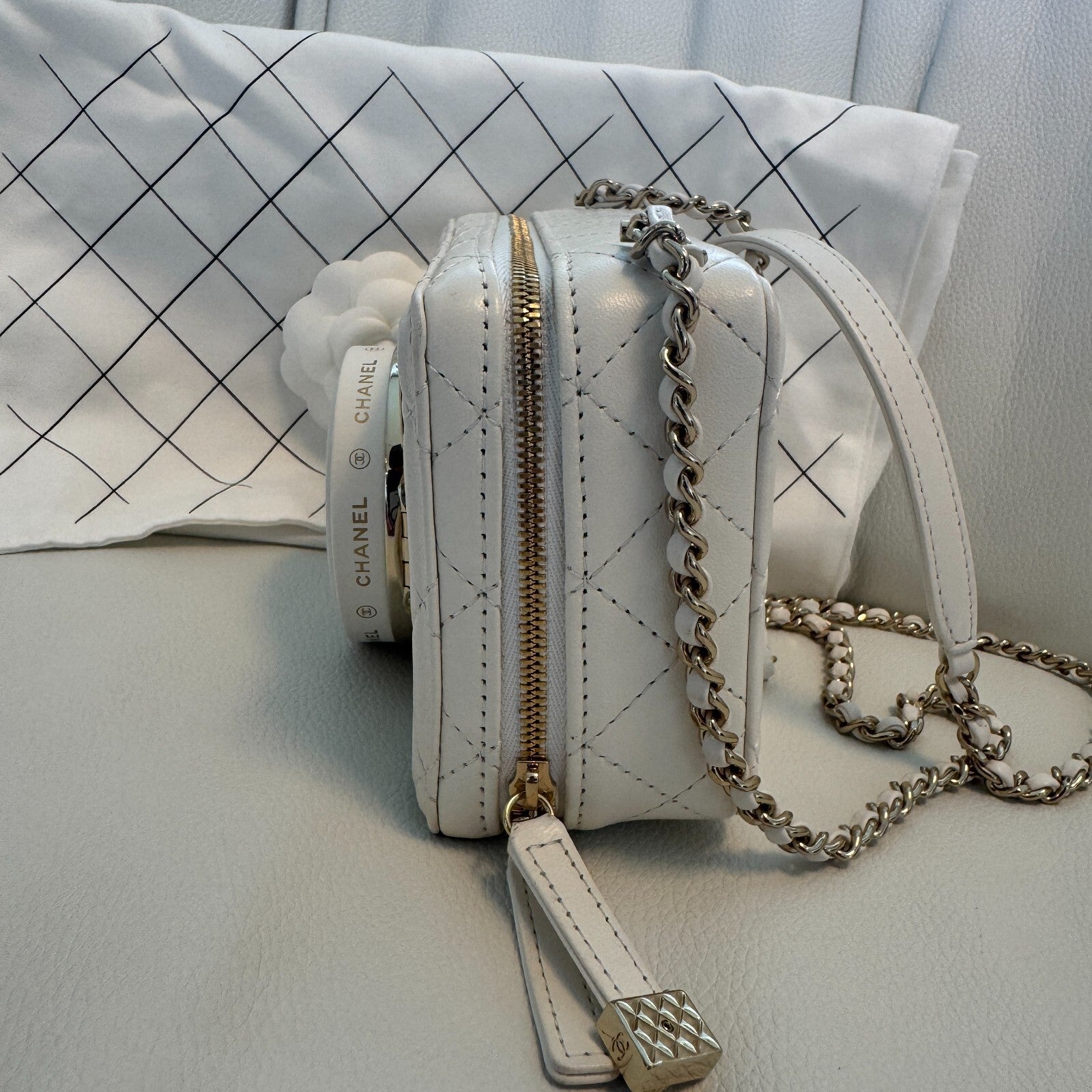 Last Sale CHANEL matelasse lambskin Chein Shoulder 24S White  Crossbody Bag 【SS】