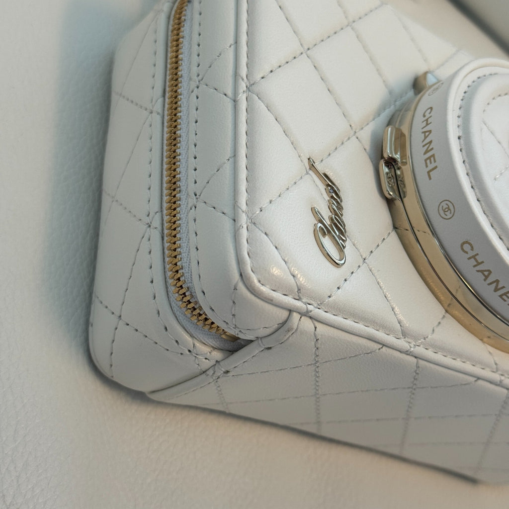 Last Sale CHANEL matelasse lambskin Chein Shoulder 24S White  Crossbody Bag 【SS】