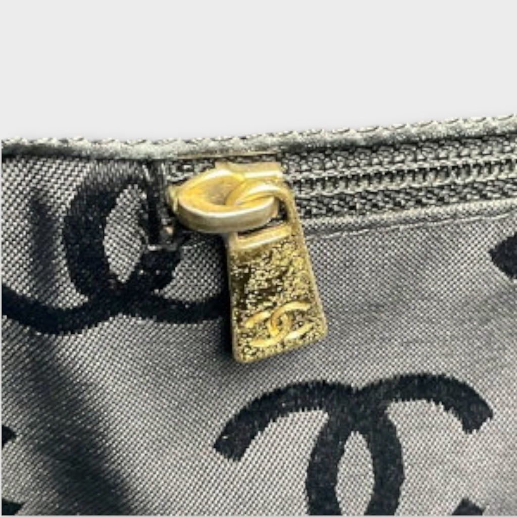 CHANEL A18126 Wild Stitch Tote Bag Leather Serial Seal Peeling Black x Beige