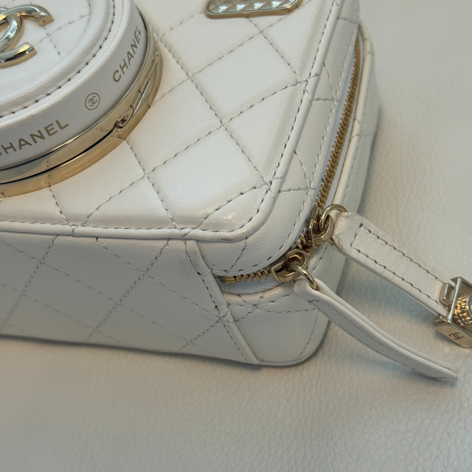 Last Sale CHANEL matelasse lambskin Chein Shoulder 24S White  Crossbody Bag 【SS】