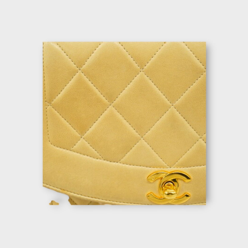 CHANEL Matelasse chain shoulder shoulder bag Diana. lambskin