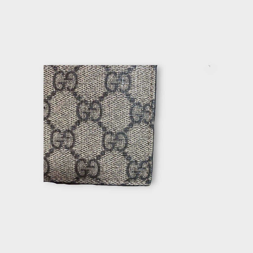 Gucci Pearl Scallop Chain Wallet with GG Pattern Leather
