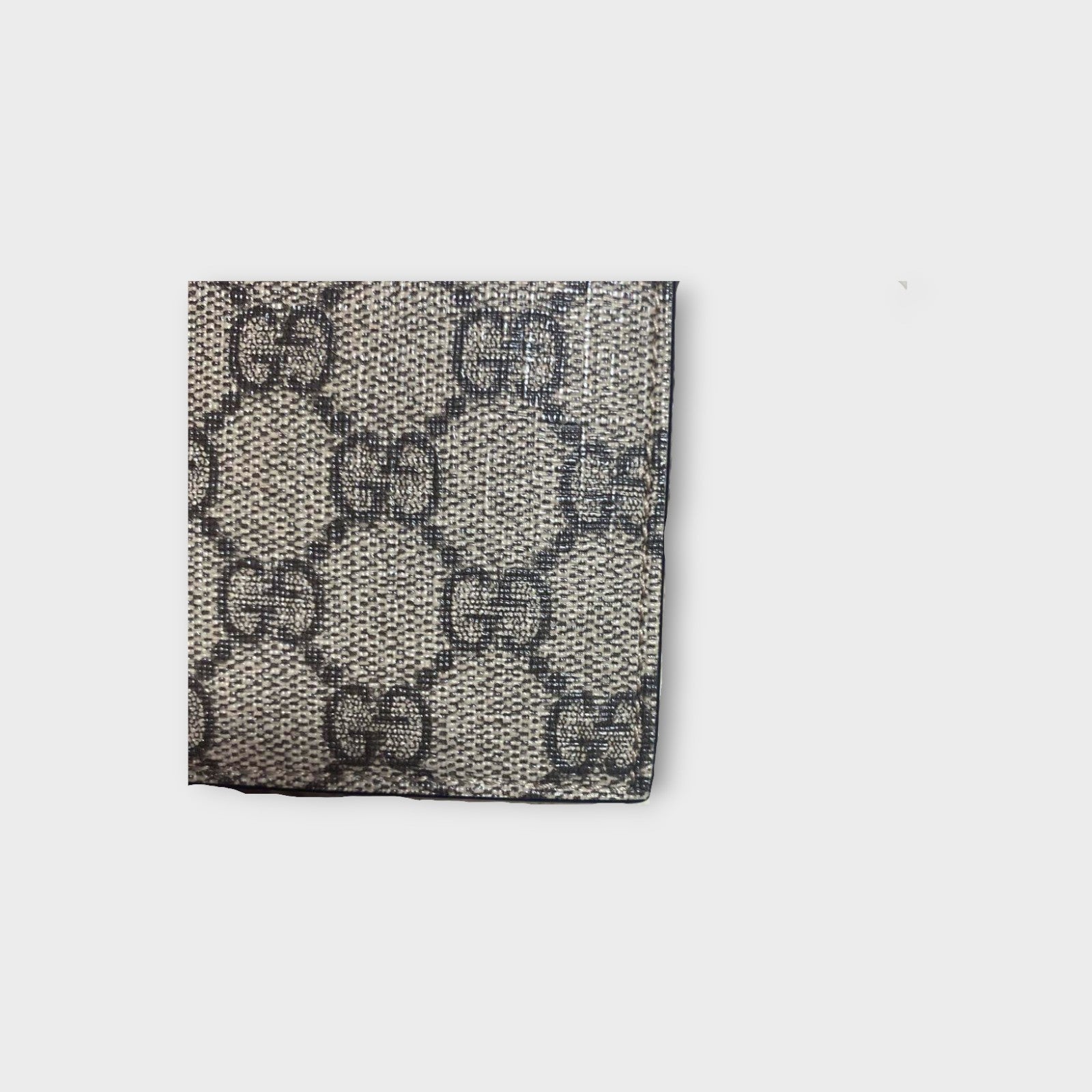 Gucci Pearl Scallop Chain Wallet with GG Pattern Leather