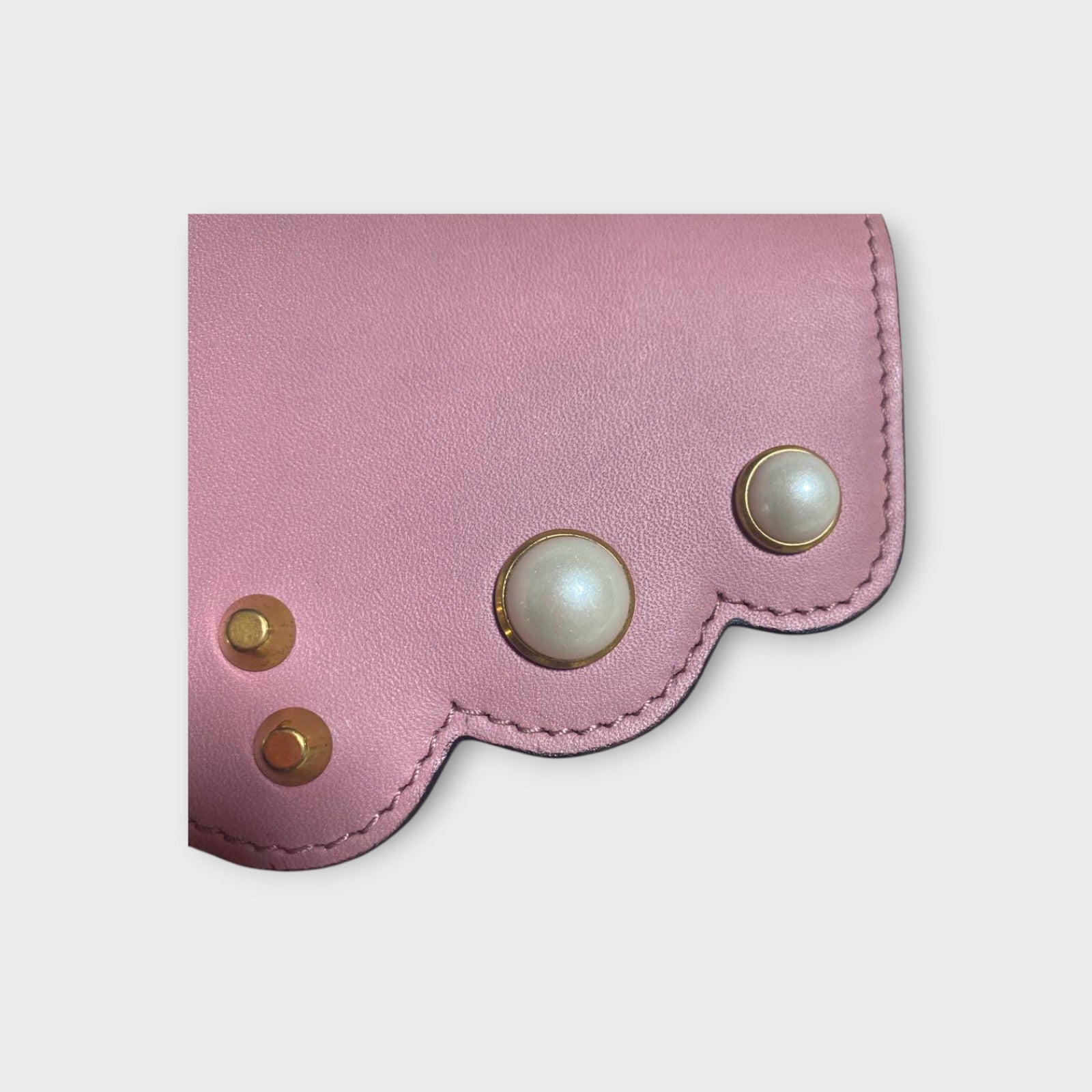 Gucci Pearl Scallop Chain Wallet with GG Pattern Leather