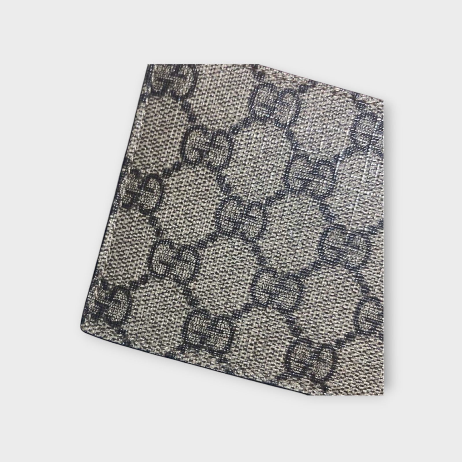 Gucci Pearl Scallop Chain Wallet with GG Pattern Leather