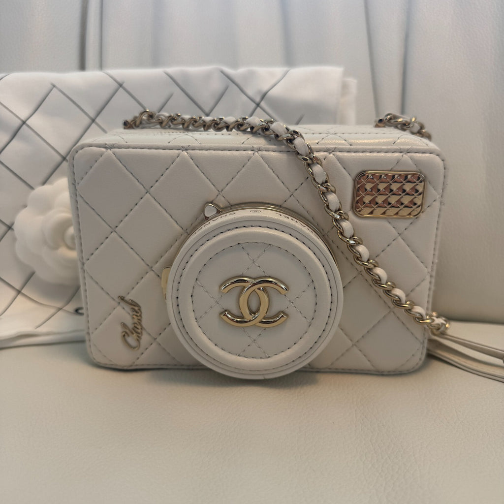 Last Sale CHANEL matelasse lambskin Chein Shoulder 24S White  Crossbody Bag 【SS】