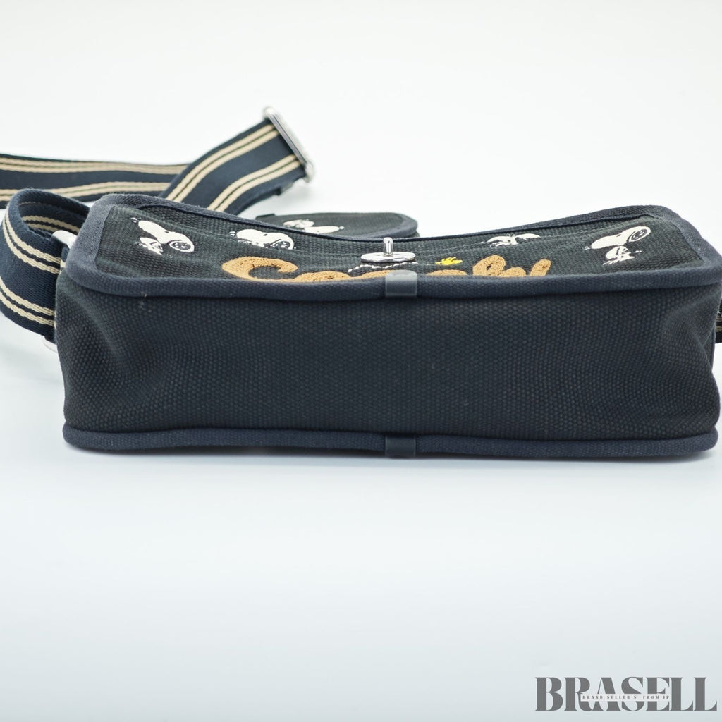 COACH Cargo Camera Bag with Snoopy Print Compact Bag Black