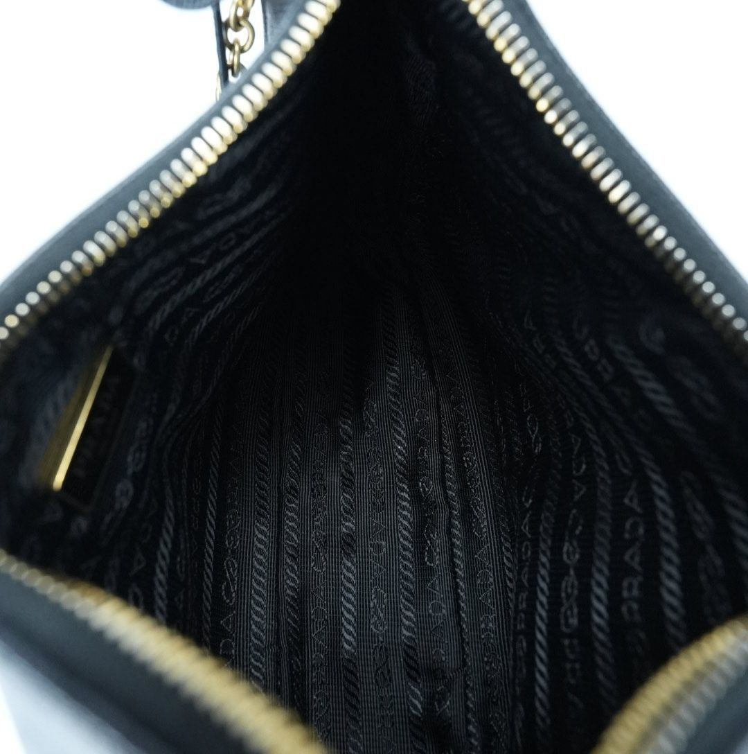 Prada Re-Edition 2005 Saffiano Leather Shoulder Bag in Black with Gold Hardware