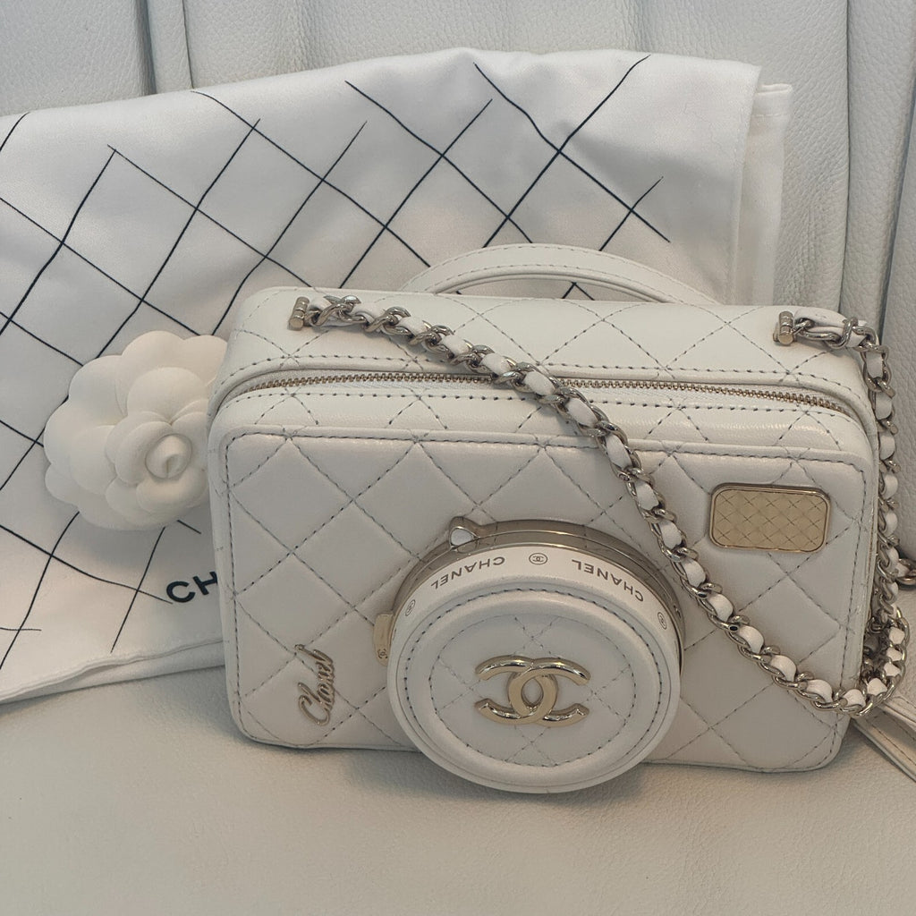 Last Sale CHANEL matelasse lambskin Chein Shoulder 24S White  Crossbody Bag 【SS】