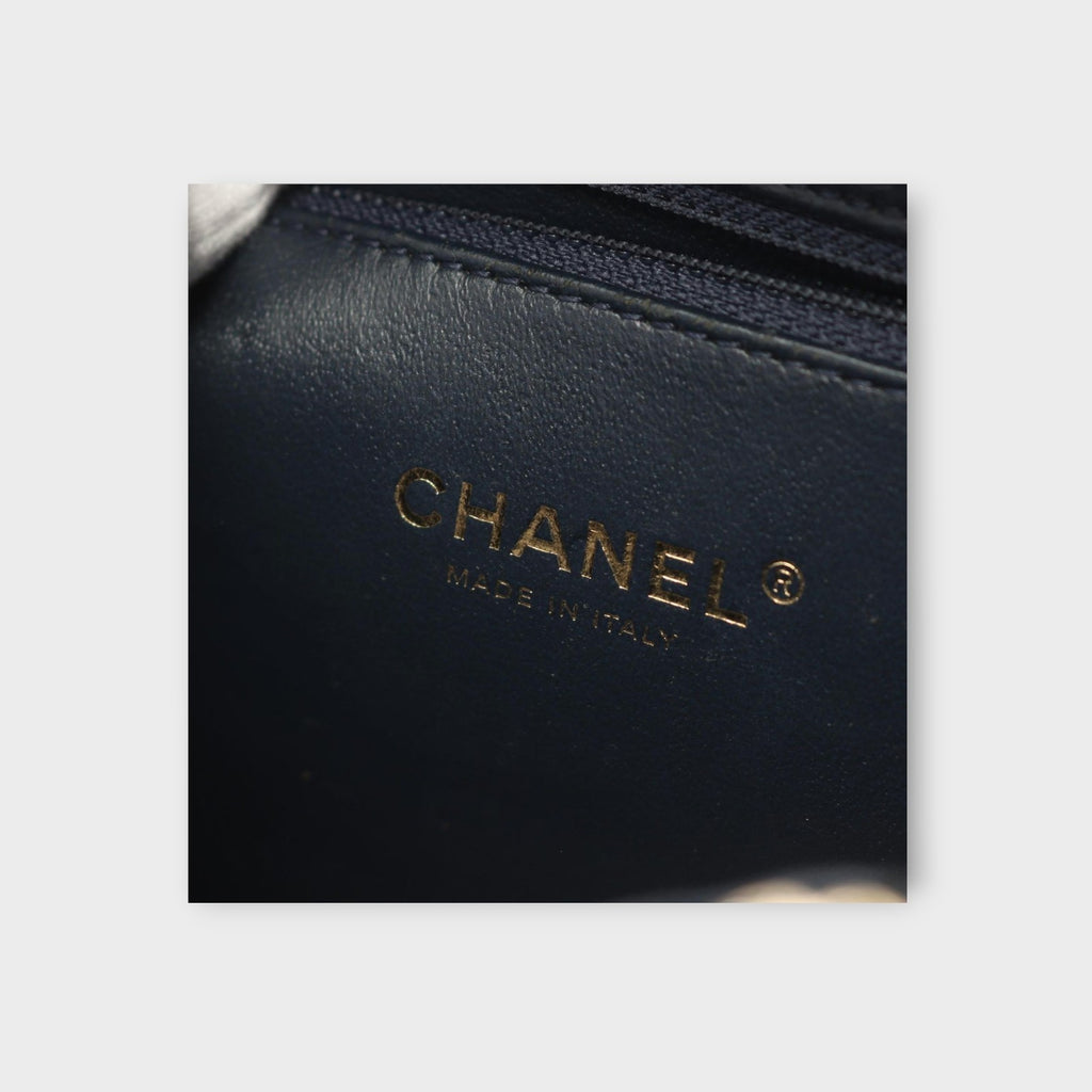 CHANEL CC Filigree Matelasse Shoulder Bag Navy Leather