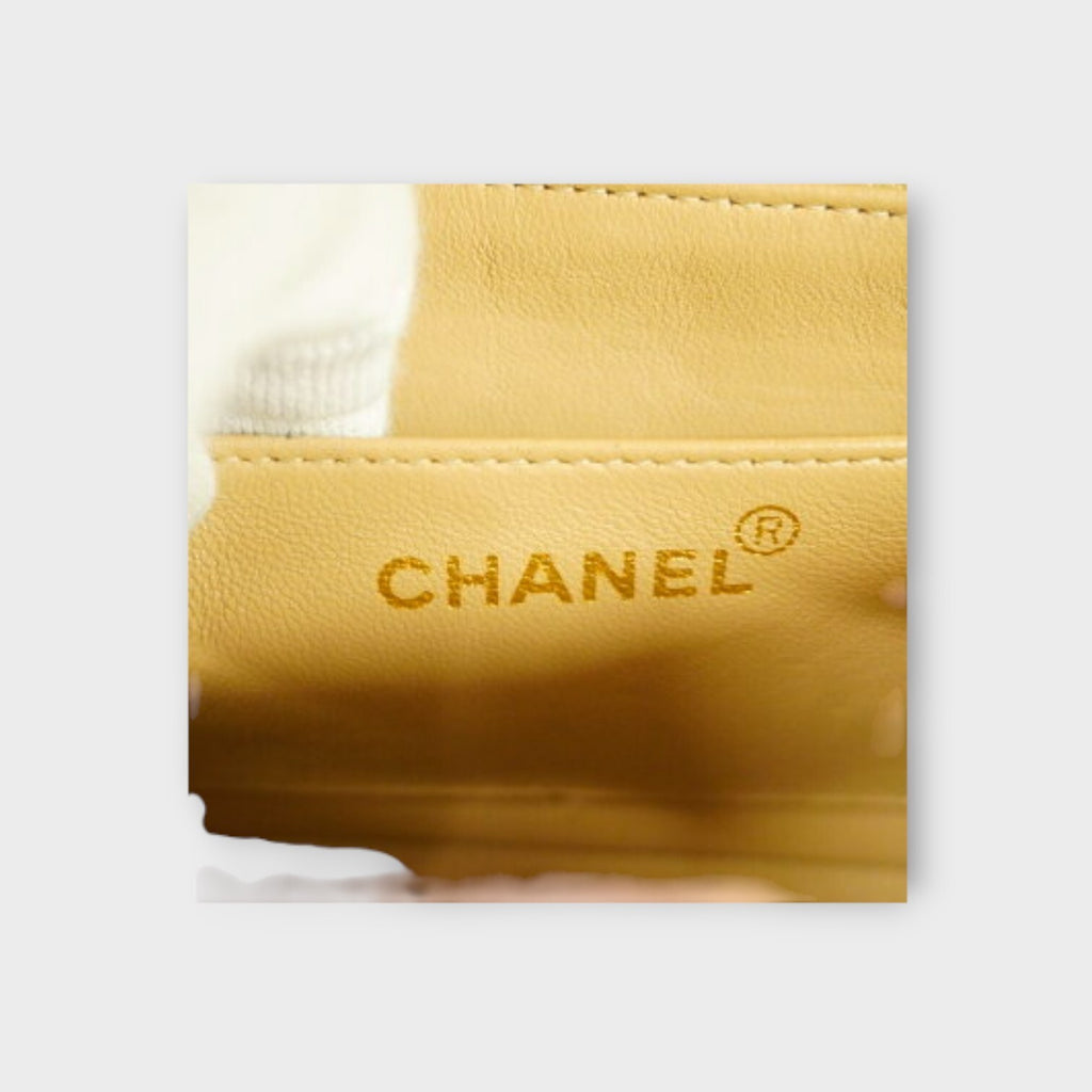 CHANEL Matelasse chain shoulder shoulder bag Diana. lambskin