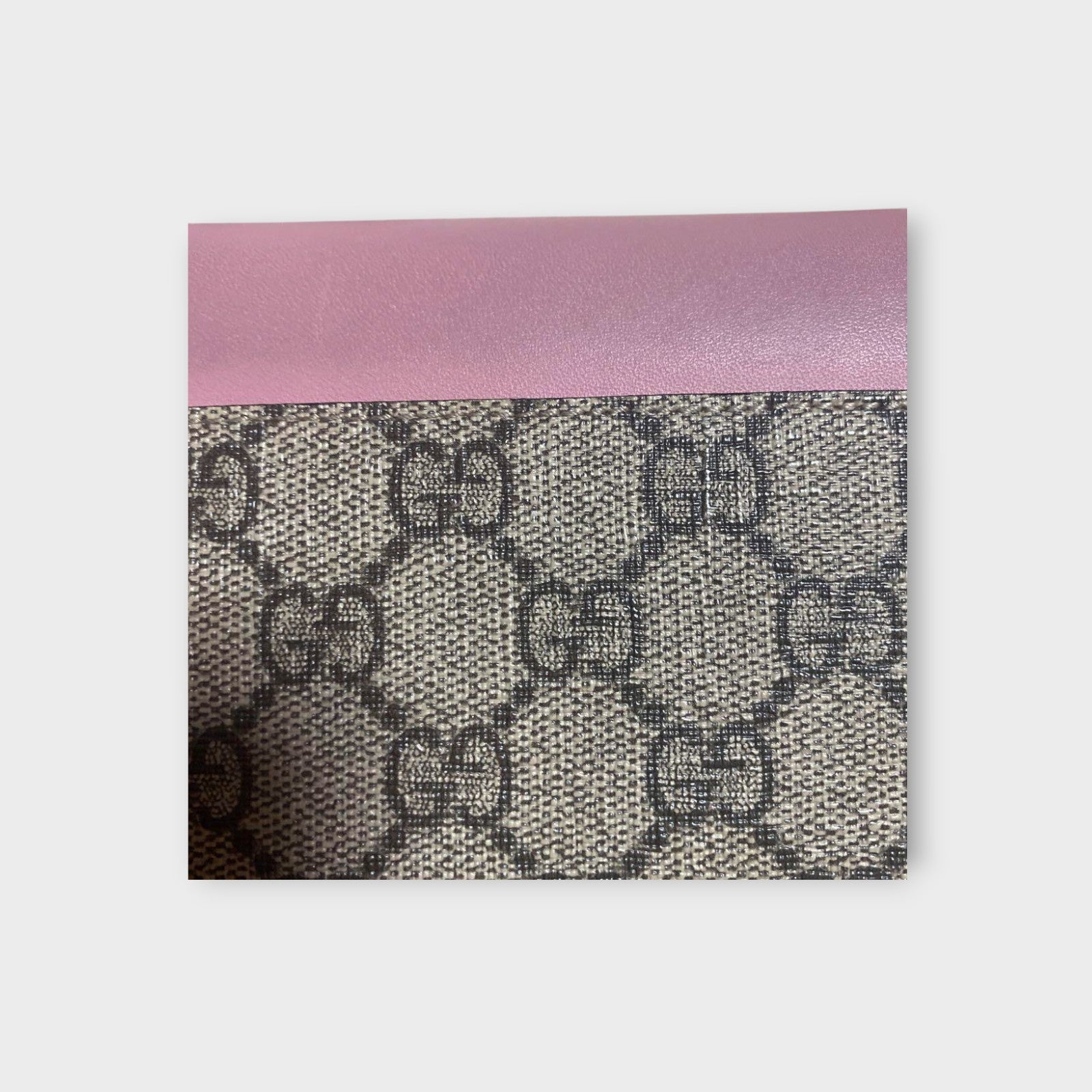 Gucci Pearl Scallop Chain Wallet with GG Pattern Leather