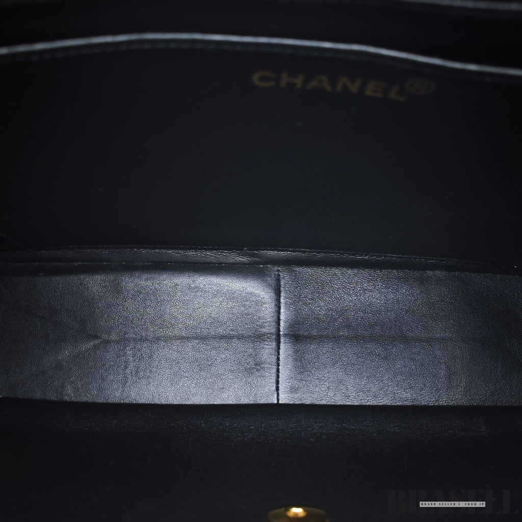 CHANEL Matelasse Lambskin Maxi Jumbo Classic Flap Bag Black Quilted Shoulder Bag