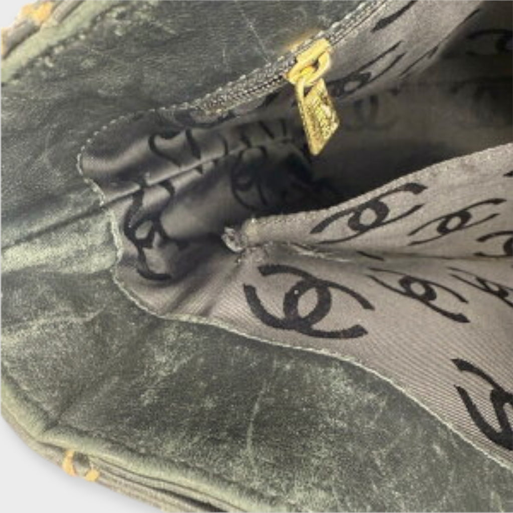 CHANEL A18126 Wild Stitch Tote Bag Leather Serial Seal Peeling Black x Beige