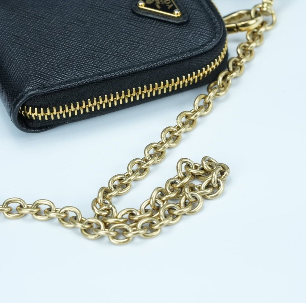 Prada Re-Edition 2005 Saffiano Leather Shoulder Bag in Black with Gold Hardware
