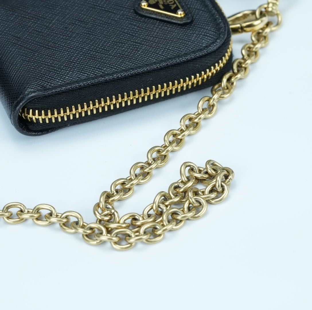Prada Re-Edition 2005 Saffiano Leather Shoulder Bag in Black with Gold Hardware