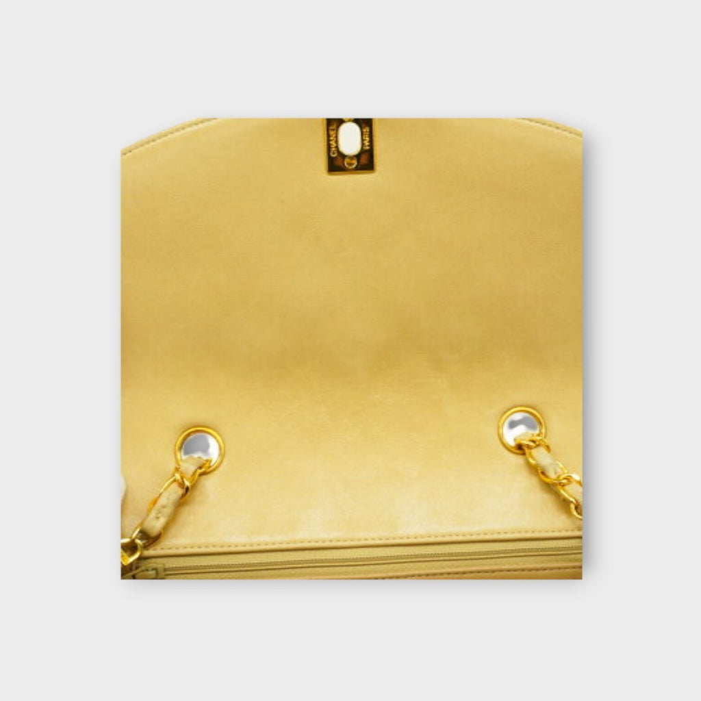 CHANEL Matelasse chain shoulder shoulder bag Diana. lambskin
