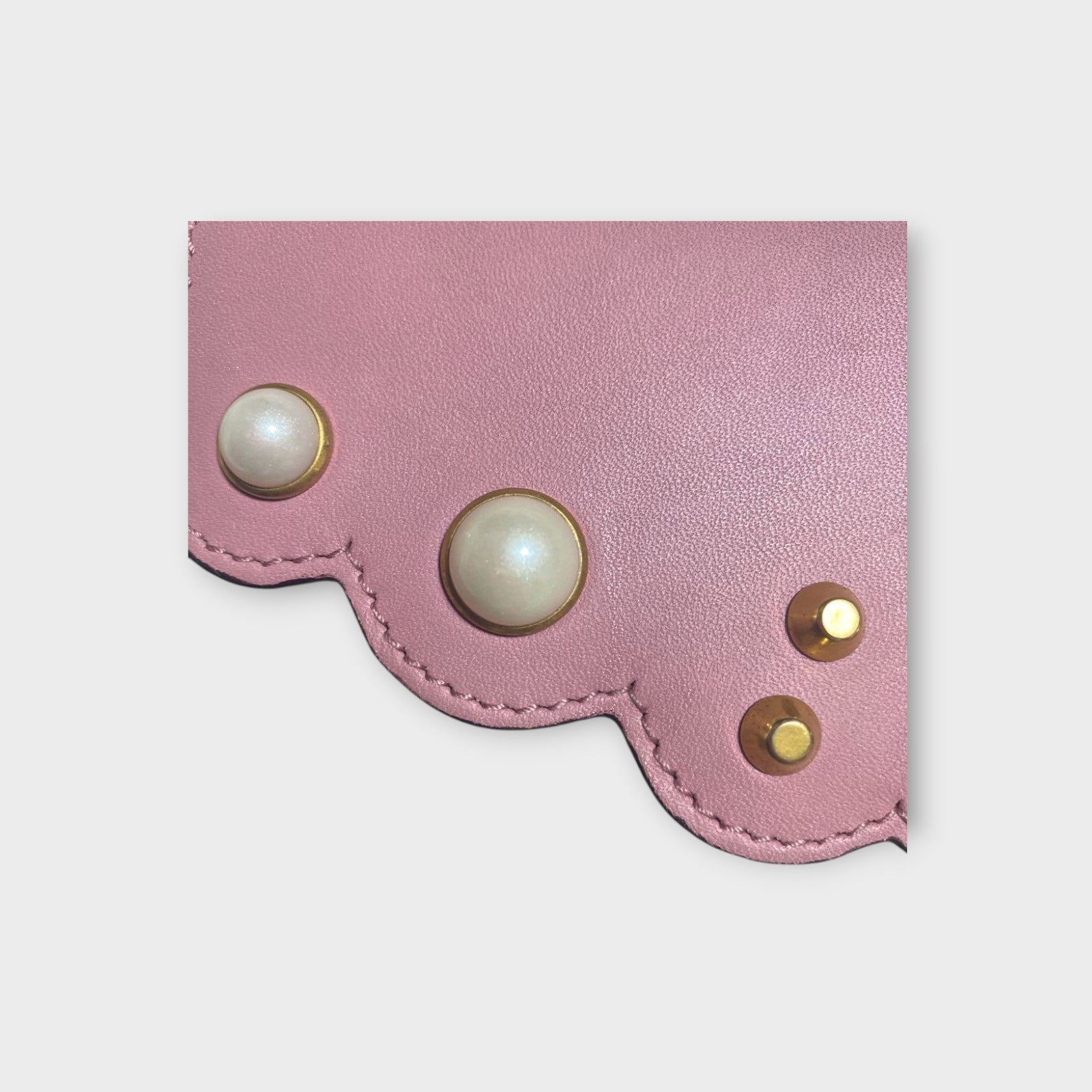 Gucci Pearl Scallop Chain Wallet with GG Pattern Leather