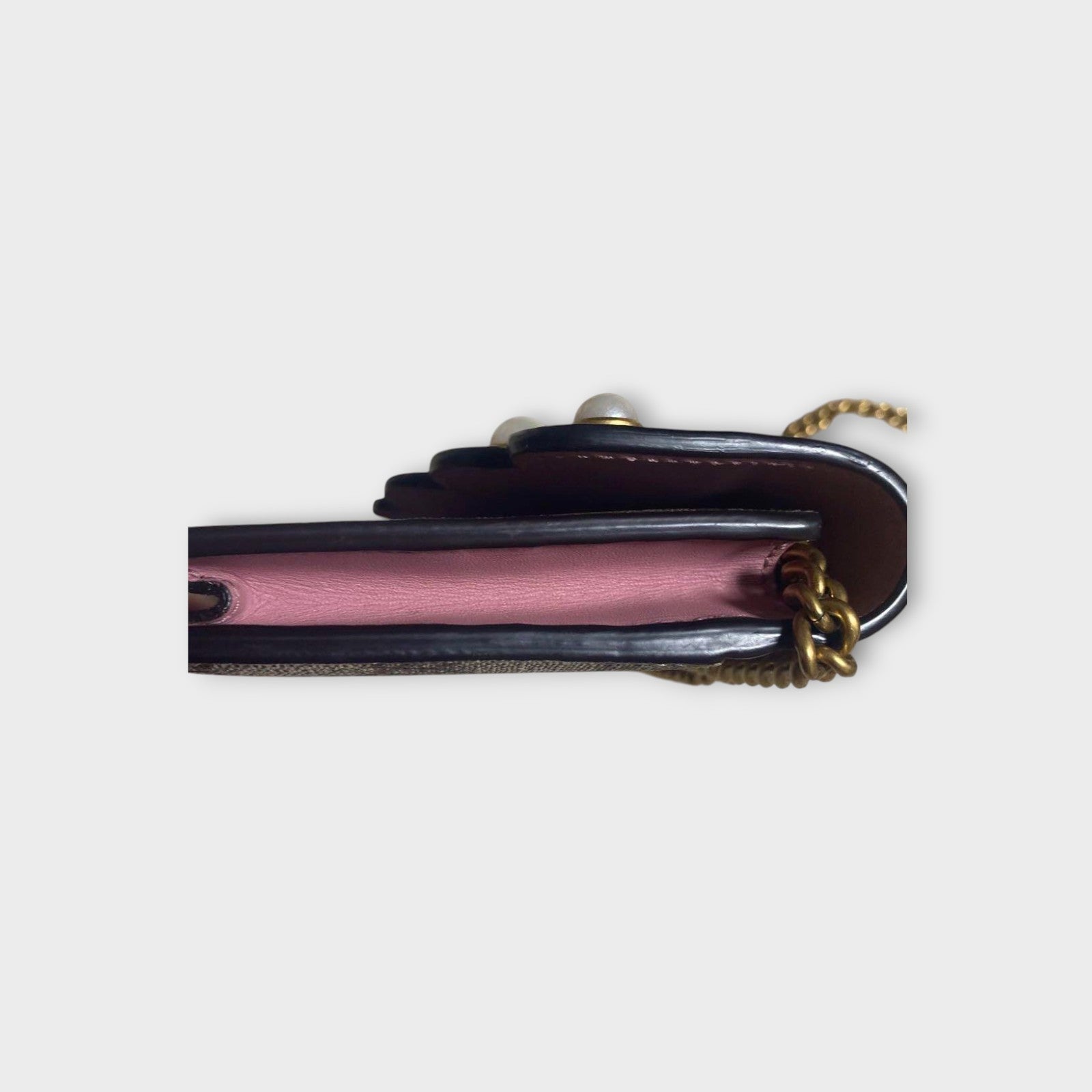 Gucci Pearl Scallop Chain Wallet with GG Pattern Leather