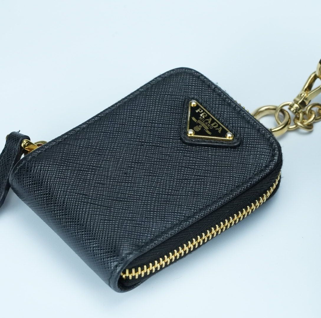 Prada Re-Edition 2005 Saffiano Leather Shoulder Bag in Black with Gold Hardware