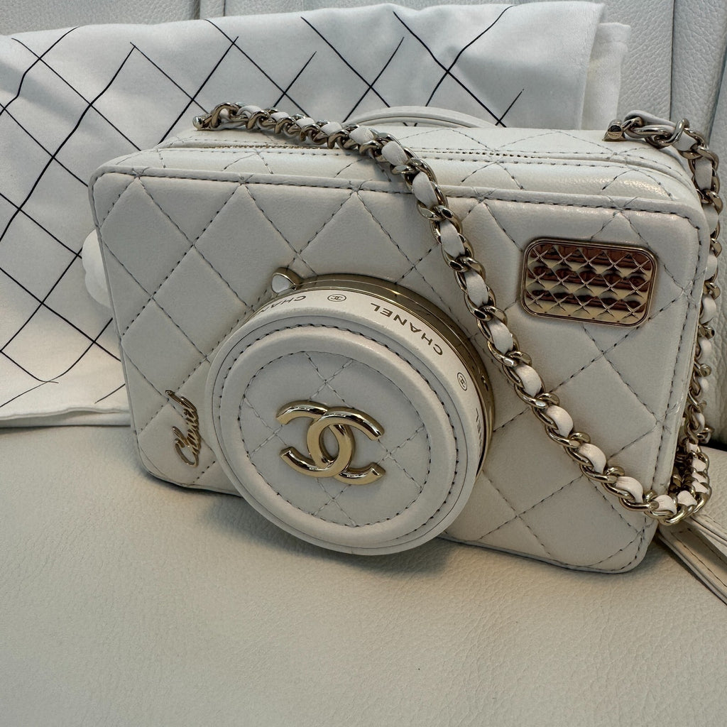 Last Sale CHANEL matelasse lambskin Chein Shoulder 24S White  Crossbody Bag 【SS】