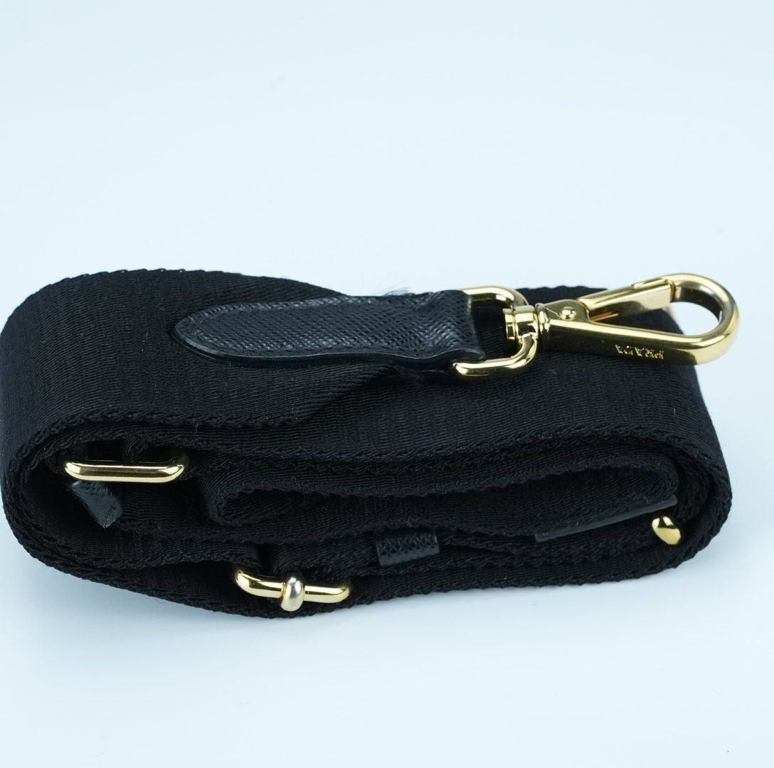 Prada Re-Edition 2005 Saffiano Leather Shoulder Bag in Black with Gold Hardware