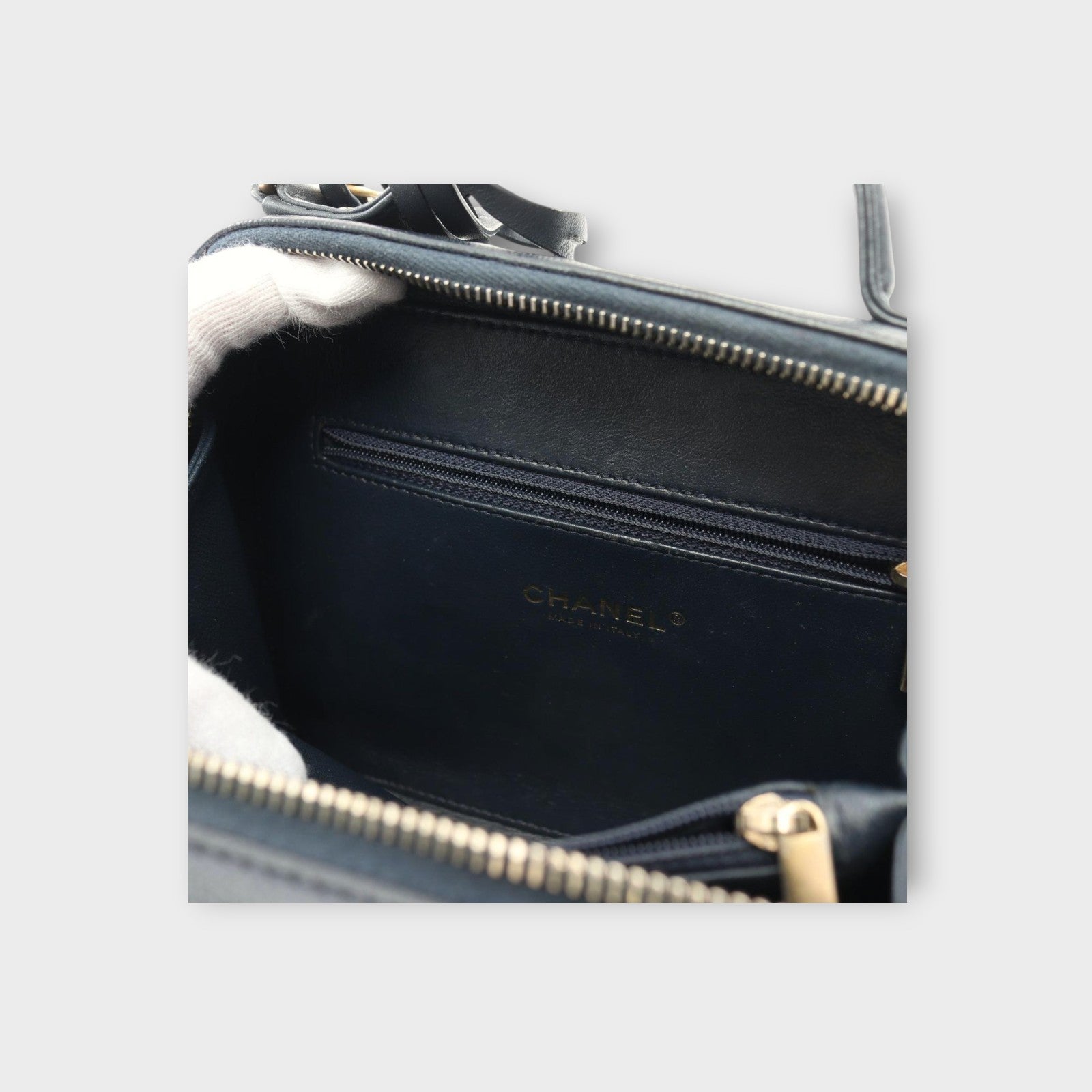 CHANEL CC Filigree Matelasse Shoulder Bag Navy Leather
