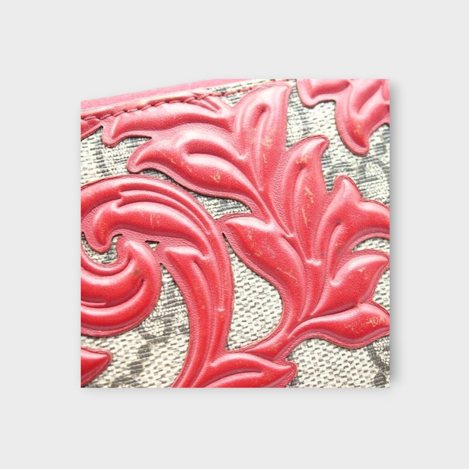 GUCCI Zip Around Arabesque Bag in Beige and Hibiscus Red GG Supreme