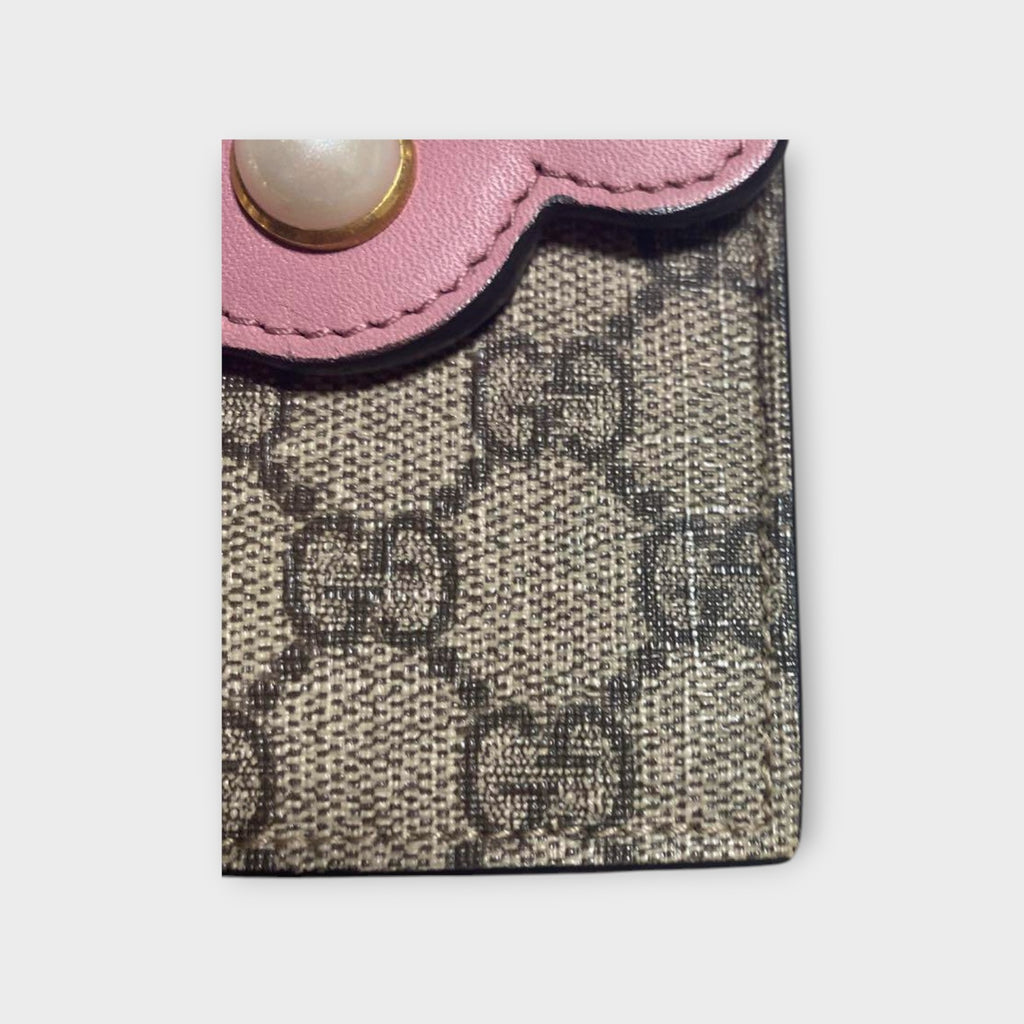 Gucci Pearl Scallop Chain Wallet with GG Pattern Leather
