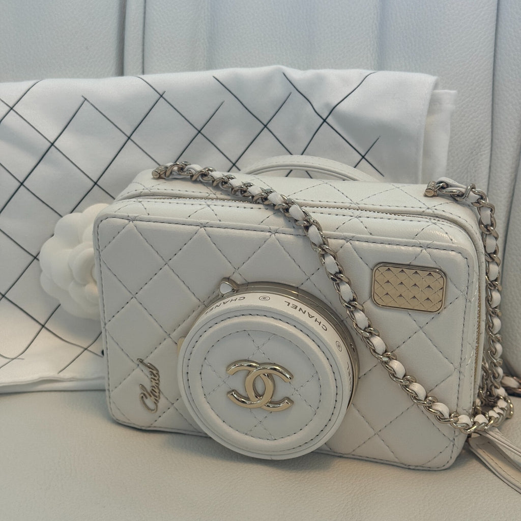 Last Sale CHANEL matelasse lambskin Chein Shoulder 24S White  Crossbody Bag 【SS】